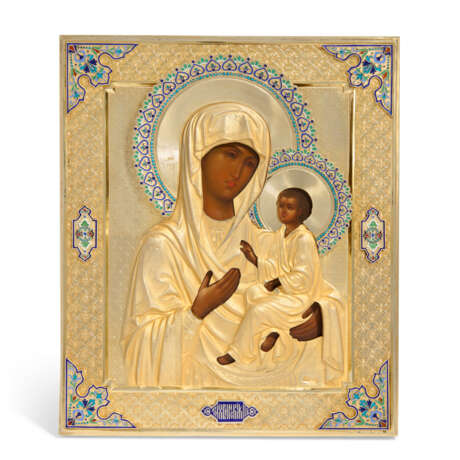 A RUSSIAN SILVER-GILT CLOISONNÉ AND CHAMPLEVÉ ENAMEL ICON OF THE MOTHER OF GOD OF TIKHVIN - Foto 1