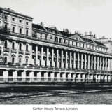 A PAIR OF REGENCE ORMOLU-MOUNTED AMARANTH AND TULIPWOOD ARMOIRES - Foto 19