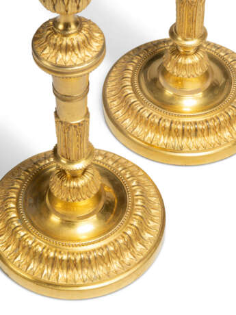 A PAIR OF LOUIS XVI ORMOLU CANDLESTICKS - photo 4