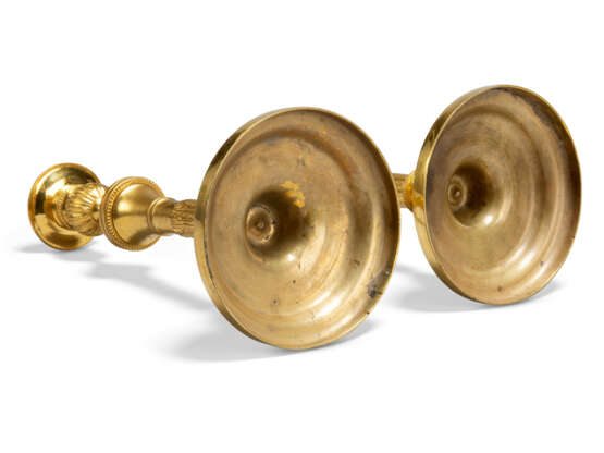 A PAIR OF LOUIS XVI ORMOLU CANDLESTICKS - photo 5