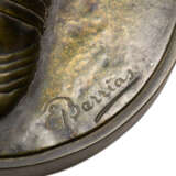 A LARGE PATINATED BRONZE AND ALABASTER FIGURE OF 'JEANNE D'ARC PRISONNIÈRE’ (‘PRISONER JOAN OF ARC’) - Foto 7