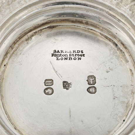 A VICTORIAN ROYAL SILVER CHRISTENING CUP AND COVER - photo 5 A VICTORIAN ROYAL SILVER CHRISTENING CUP AND COVER - photo 5