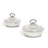 A PAIR OF ROYAL GEORGE V SILVER VEGETABLE DISHES, LINERS AND COVERS - photo 2