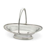 A GEORGE V ROYAL SILVER BREAD BASKET - photo 2