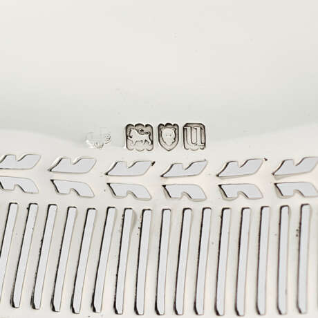 A GEORGE V ROYAL SILVER BREAD BASKET - photo 4 A GEORGE V ROYAL SILVER BREAD BASKET - photo 4