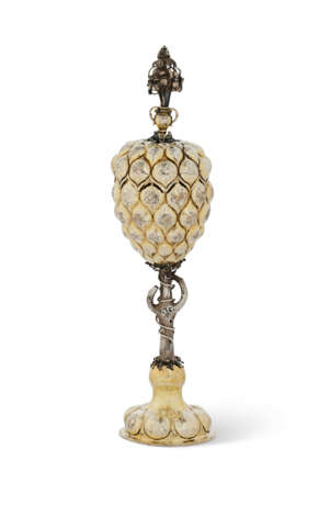 COUPE ET SON COUVERCLE ALLEMANDS DITE 'TRAUBENPOKAL' EN ARGENT ET VERMEIL - фото 1