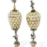 DEUX COUPES ET LEURS COUVERCLES DITES TRAUBENPOKAL EN VERMEIL ET ARGENT ALLEMAND - фото 1