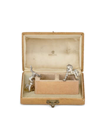 A SILVER-MOUNTED CLAY BRICK MATCH HOLDER - Foto 5 A SILVER-MOUNTED CLAY BRICK MATCH HOLDER - Foto 5