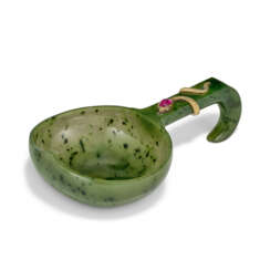 A JEWELLED GOLD-MOUNTED NEPHRITE KOVSH