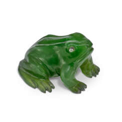 A JEWELLED NEPHRITE MINIATURE MODEL OF A FROG