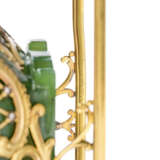 A RARE JEWELLED GOLD-MOUNTED NEPHRITE MINIATURE MODEL OF A SLEIGH - Foto 7