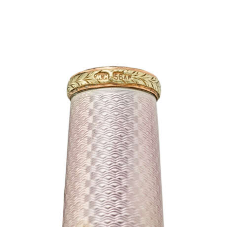 A JEWELLED AND GUILLOCHÉ ENAMEL GOLD-MOUNTED PARASOL HANDLE - Foto 3 A JEWELLED AND GUILLOCHÉ ENAMEL GOLD-MOUNTED PARASOL HANDLE - Foto 3