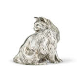 A GEM-SET SILVER BELL-PUSH IN THE FORM OF A CAT - Foto 2