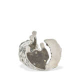 A GEM-SET SILVER BELL-PUSH IN THE FORM OF A CAT - Foto 3