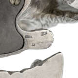 A GEM-SET SILVER BELL-PUSH IN THE FORM OF A CAT - Foto 4