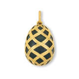 A GOLD-MOUNTED BLOODSTONE EGG LOCKET PENDANT - Foto 1