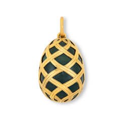 A GOLD-MOUNTED BLOODSTONE EGG LOCKET PENDANT