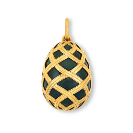 A GOLD-MOUNTED BLOODSTONE EGG LOCKET PENDANT - Foto 1 A GOLD-MOUNTED BLOODSTONE EGG LOCKET PENDANT - Foto 1