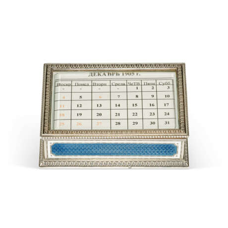 A PARCEL-GILT SILVER, GUILLOCHÉ AND CHAMPLEVÉ ENAMEL STAMP BOX - Foto 3 A PARCEL-GILT SILVER, GUILLOCHÉ AND CHAMPLEVÉ ENAMEL STAMP BOX - Foto 3