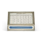 A PARCEL-GILT SILVER, GUILLOCH&#201; AND CHAMPLEV&#201; ENAMEL STAMP BOX - Foto 3