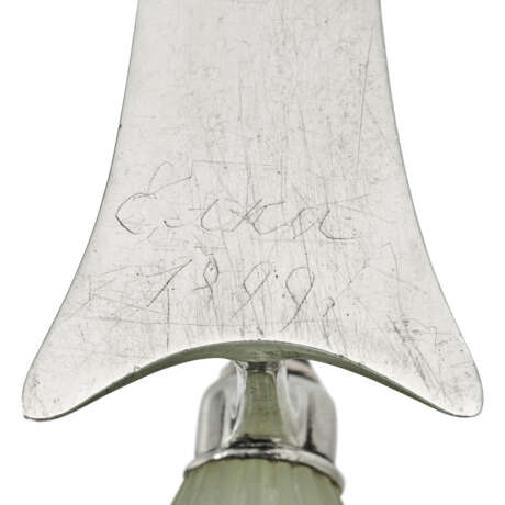 AN IMPERIAL GEM-SET SILVER-MOUNTED BOWENITE PAPER KNIFE - Foto 4 AN IMPERIAL GEM-SET SILVER-MOUNTED BOWENITE PAPER KNIFE - Foto 4