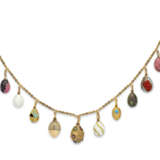 A NECKLACE OF FIFTEEN JEWELLED, GOLD, SILVER, HARDSTONE, GUILLOCH&#201; AND CLOISONN&#201; ENAMEL EGG PENDANTS - Foto 1