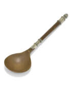 Столовые приборы. A SILVER-GILT MOUNTED FRUITWOOD SPOON