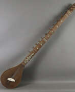 Музыкальные инструменты. Große orientalische Langhalslaute - sog. Tanbur (T…