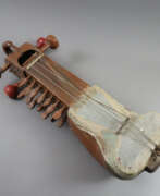 Instruments and tools. Saiteninstrument Sarangi - Indien/Pakistan/Afghani…