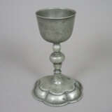 Zinnkelch - datiert 1739, sechspassig geschweifter… - фото 1
