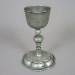 Zinnkelch - datiert 1739, sechspassig geschweifter…