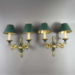 Ein Paar Wandlampen mit Schwanenarmen im Empire-St…