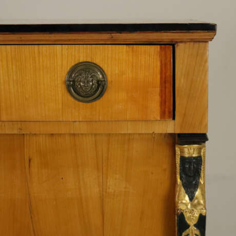 Biedermeier-Schrank - 19.Jh., Kirschbaum, rechteck… - photo 2 Biedermeier-Schrank - 19.Jh., Kirschbaum, rechteck… - photo 2