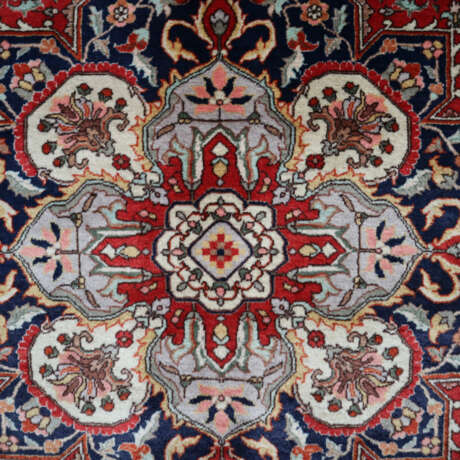 Orientteppich - persisch, Wolle, signiert, zentral… - Foto 2 Orientteppich - persisch, Wolle, signiert, zentral… - Foto 2