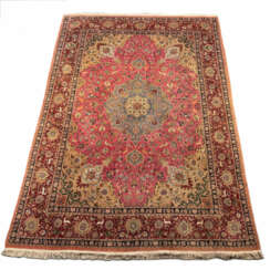 Täbriz - 20. Jh., Wolle mit Kunstseide im Zentralm…