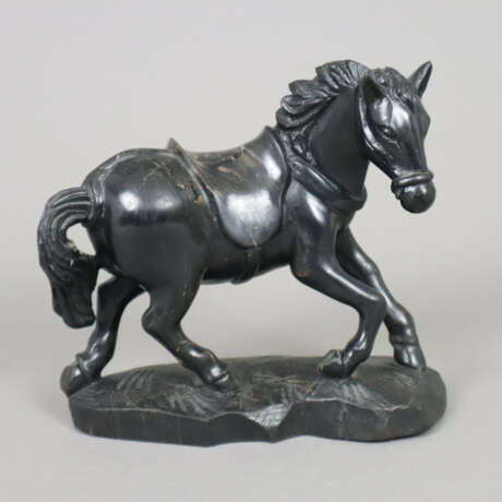 Holzfigur "Pferd" - Holz, geschnitzt, dunkel gebei… - фото 1