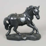 Holzfigur "Pferd" - Holz, geschnitzt, dunkel gebei… - фото 1