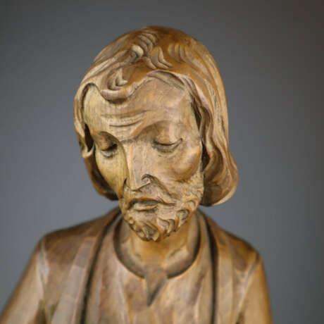 Hl. Joseph - Lindenholz, vollrund geschnitzt, Dars… - photo 2 Hl. Joseph - Lindenholz, vollrund geschnitzt, Dars… - photo 2