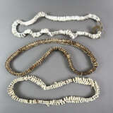 Drei schwere Muschelketten aus Kaurimuscheln - woh… - photo 1