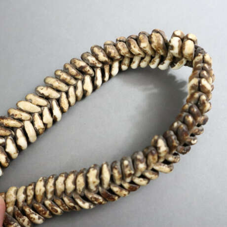 Drei schwere Muschelketten aus Kaurimuscheln - woh… - photo 2