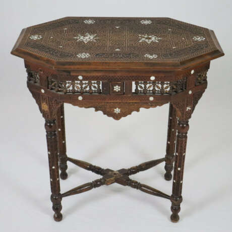 Beistelltisch in orientalischer Stilform, sog. "ma… - photo 1 Beistelltisch in orientalischer Stilform, sog. "ma… - photo 1