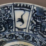 Blau-weißer Teller im Stil der „Kraak“-Waren - woh… - photo 2