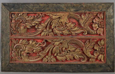 Ein Paar beschnitzte Holzpaneele in Rahmung - Indo…