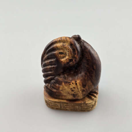 Altes Holzdöschen mit Hahnfigur - China, ausgehend… - фото 2 Altes Holzdöschen mit Hahnfigur - China, ausgehend… - фото 2