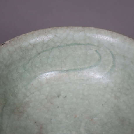 Seladon-Fußschale - schwerer Porzellanscherben mit… - фото 2 Seladon-Fußschale - schwerer Porzellanscherben mit… - фото 2
