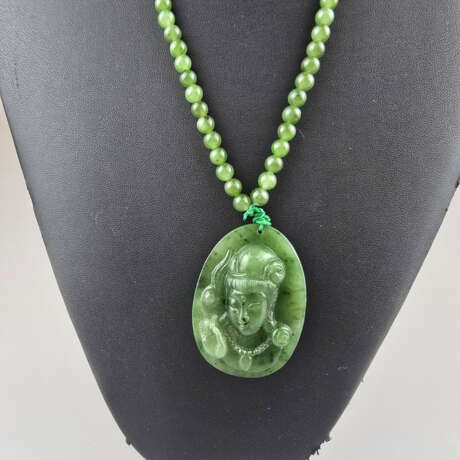 Kette mit Anhänger aus Nephrit-Jade - China, Kugel… - Foto 1