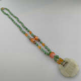 Kette mit Jade-Anhänger - China, 20.Jh., seladonfa… - Foto 1