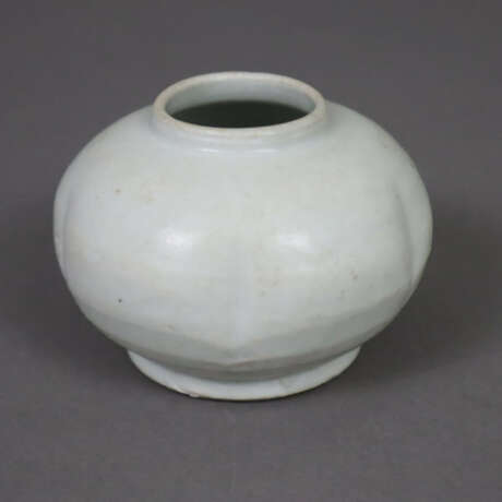 Kleiner Schultertopf - Porzellanscherben mit weiße… - Foto 1