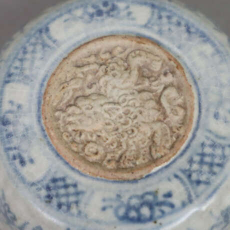 Blau-weiße Deckeldose mit Terrakottaplakette - kug… - photo 2