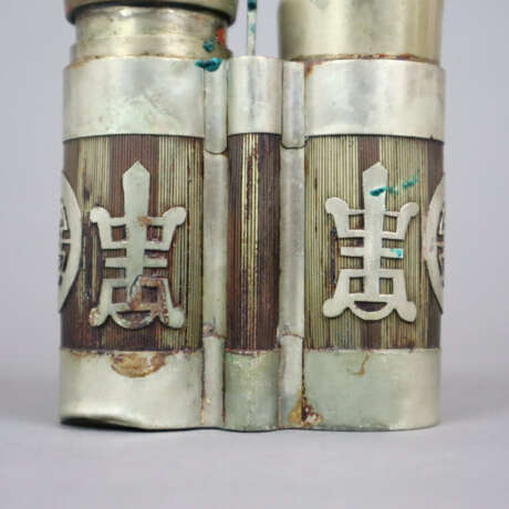 Zwei Opiumpfeifen - China 19./20.Jh., Metallkorpus… - фото 2 Zwei Opiumpfeifen - China 19./20.Jh., Metallkorpus… - фото 2